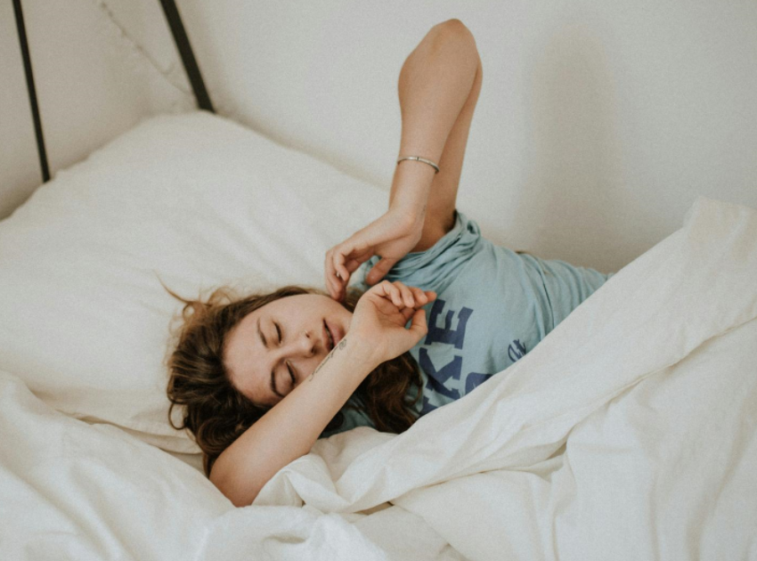 【科普文章】这7个“睡眠小偷”，正在悄悄掏空你的精力！毁掉你的睡眠！